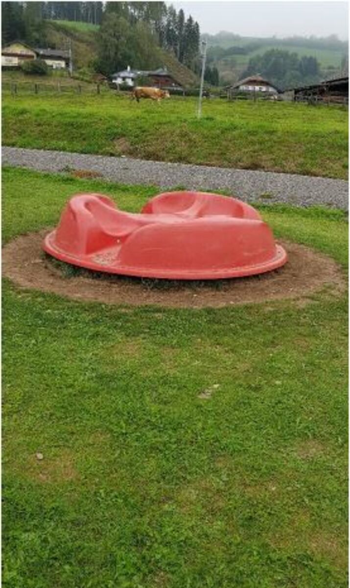 Am Spielplatz in der Gemeinde St. Andrä im Lungau.