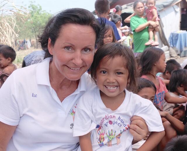 Hoffnung für die Ärmsten: Ilse Schreiner-Kalleitner greift auf den Philippinen Kindern und ihren Familien unter die Arme. | Foto: Guardian Hand Project