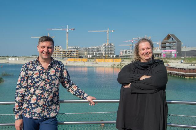 Ausstellungs-Kurator Wojciech Czaja und Kuratorin Katja Schechtner laden zu "Frauen bauen Stadt".  | Foto: Luiza Puiu