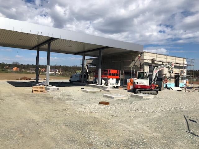 Der Bau für das Tank und Waschcenter der Firma Erhart GmbH in St. Martin in Sulmtal nimmt Formen an und lässt Vorfreude aufkommen. | Foto: Sagmeister