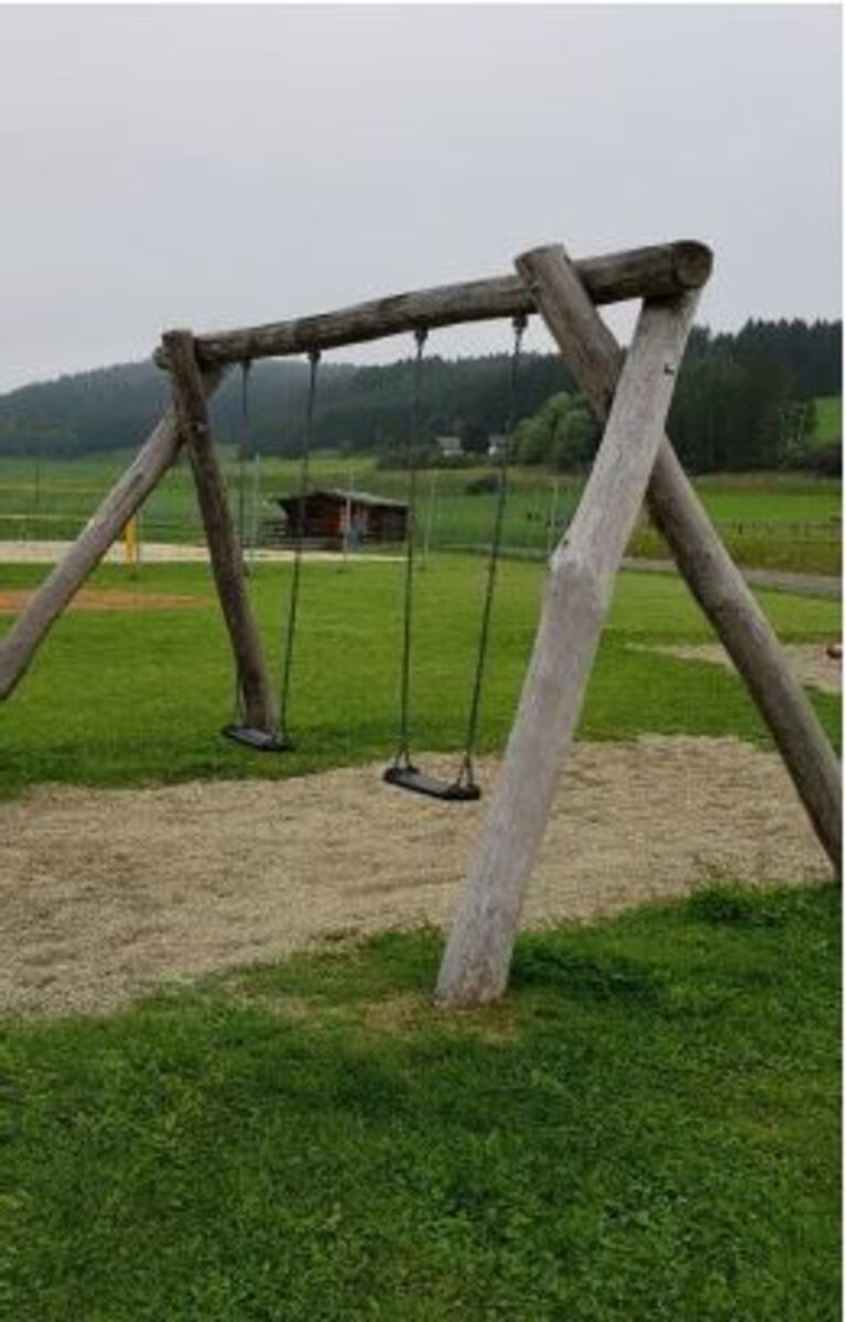 Am Spielplatz der Gemeinde St. Andrä im Lungau.