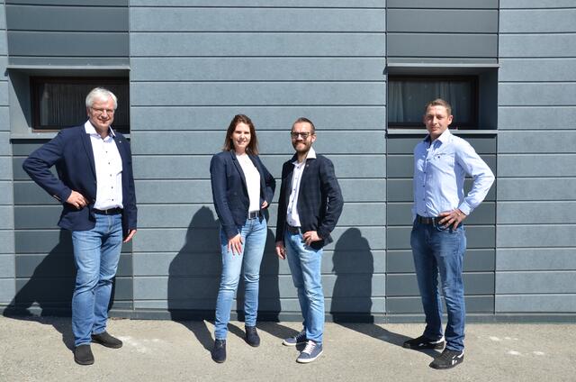 Neu aufgestellt bei der Spenglerei - Dachdeckerei: Klammler Werner, Klammler Carina, Ing. Klammler Daniel, Mst. Bergthaler Jürgen (v.l) | Foto: Zink Ernst Spenglerei – Dachdeckerei Ges.m.b.H.