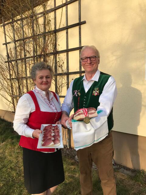 Vergoldetes Team: Silvia und Wolfgang Kabas holten sich das achte Mal in Folge Gold für ihren Krappfelder Speck. | Foto: Privat