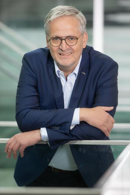 „Nach allem, was wir wissen, ist nicht damit zu rechnen, dass die Covid-Impfung die Parkinson-Therapie beeinträchtigt", meint der Zweite Landtags-Präsident Sebastian Huber, im Zivilberuf niedergelassener Facharzt für Innere Medizin.
