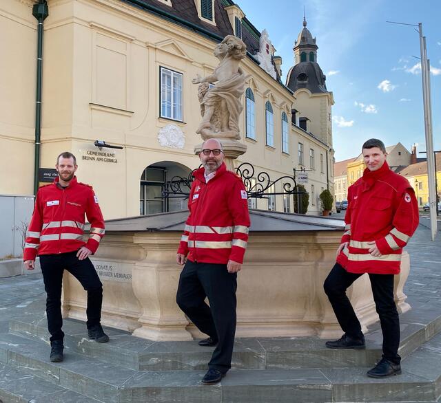 Die Bezirksstellenleitung des RK Brunn wurde im Amt bestätigt.  | Foto: NÖRK/Martin Mühlhofer