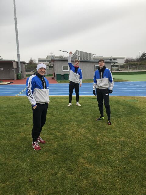 Trainer Rolf Meixner und seine Athleten David Nemeth und Niklas Strohmayer-Dangl  | Foto: Meixner