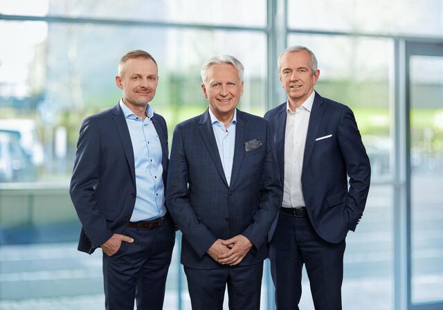 V. l.: Der neue  Finanzvorstand Andreas Schoberleitner mit Keba-CEO Gerhard Luftensteiner sowie CTO Franz Höller. | Foto: Keba AG
