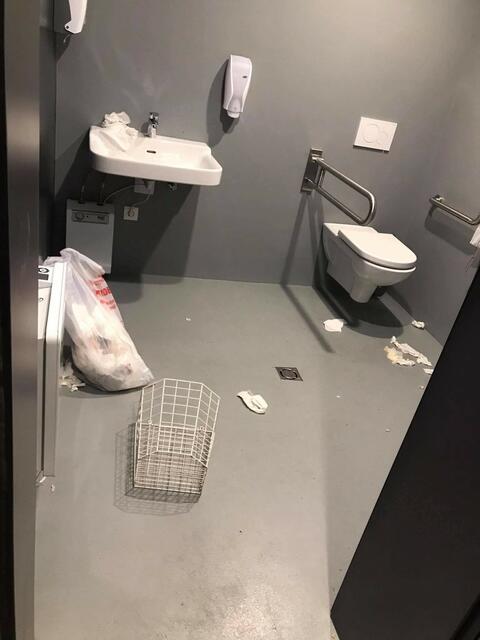Das öffentliche WC am Rathausplatz wurde schon wieder beschädigt. | Foto: Stadtgemeinde Köflach