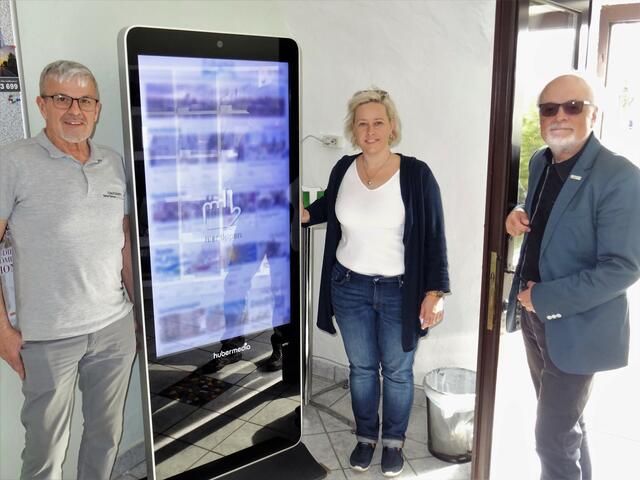 Digital für die Besucher von Mauthausen-Hans Wörnhörer, Anita Peterseil und Gottfried Kraft von Mauthausen Tourismus.