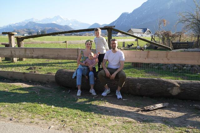 Sandra Karner und ihre Familie kommen gerne beim Erlebnisbauernhof vorbei. | Foto: Peter Weiss