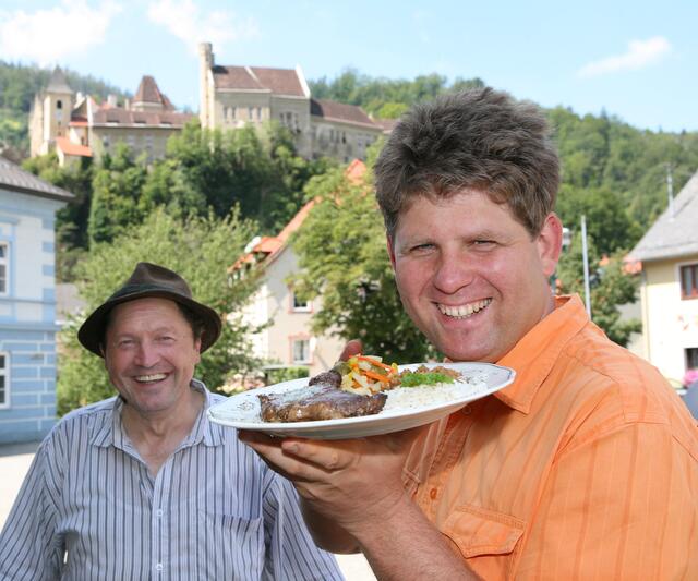 Ilmar Tessmann mit dem ehemaligen Regions-Obmann Raphael Pliemitscher (hinten), der im Oktober 2019 verstarb.  | Foto: Privat