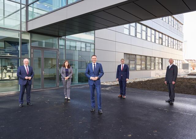 ecoplus Geschäftsführer Helmut Miernicki, Kerstin Koren, Leiterin der Abt. Wirtschaft, Tourismus und Technologie der NÖ Landesregierung, Wirtschafts- und Technologielandesrat Jochen Danninger, ecoplus Plattformmanager Florian Kamleitner, Claus Zeppelzauer, ecoplus Bereichsleiter Unternehmen &amp; Technologie  | Foto: NLK Pfeiffer