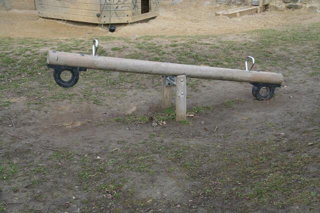 Schaukeln ist auch am Piratenspielplatz möglich. | Foto: Karl Pufler