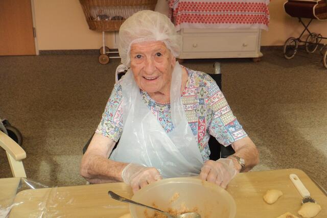 Leopoldine Linder, Bewohnerin des SeneCura Sozialzentrums Ternitz, stellte ihr Talent für das Backen unter Beweis.  | Foto: SeneCura Ternitz