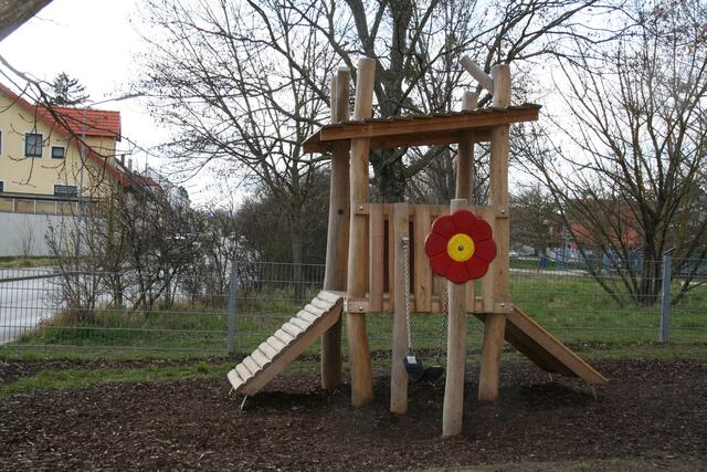 Klettern und Rutschen am Piratenspielplatz. | Foto: Karl Pufler