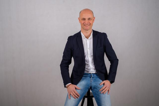 Markus Hansbauer wurde von der ÖVP Riedau zum Bürgermeisterkandidat für die Wahl im Herbst ernannt. Der 50-Jährige ist Direktor der Mittelschule Riedau. | Foto: ÖVP