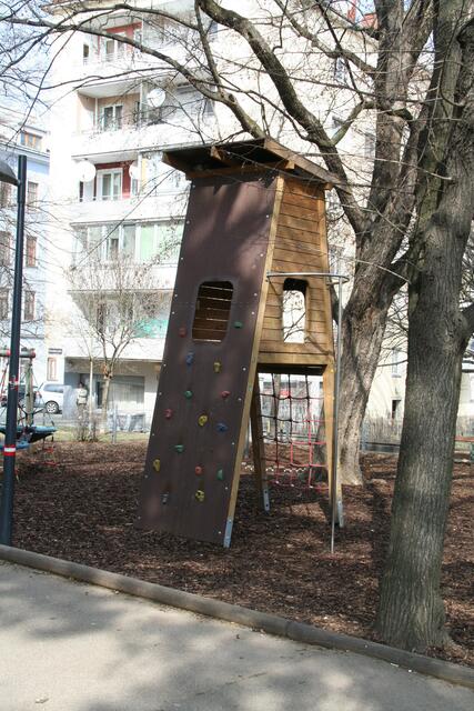 Bouldern oder klettern: Im Arthaberpark kann man beiden Hobbys frönen.