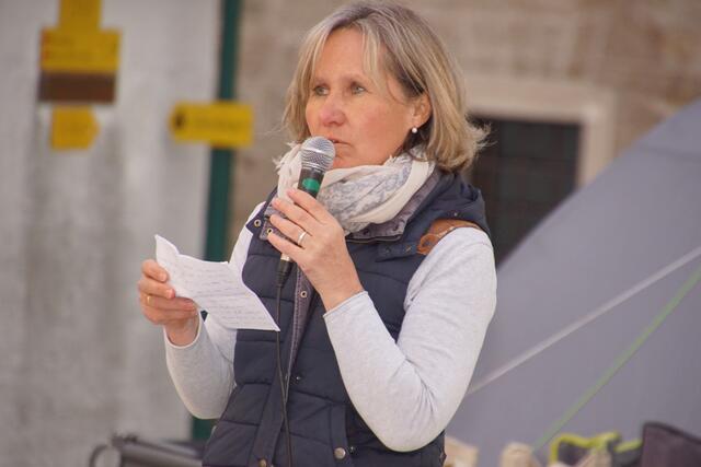 „Die Mahnwachen waren ein Ankerplatz, wo ich mich stärken konnte. Ich bin immer hoffnungsvoll nach Hause gegangen“, berichtete Heidi Eckerstorfer.  | Foto: Helmut Eder