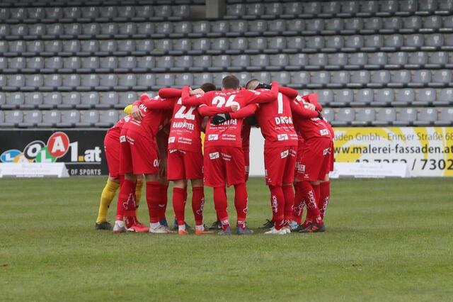 Den Aufwind vom Osterwochenende wollen die Rot-Weißen am Freitag, 9. April in der EK Kammerhofer Arena gegen den SV Horn fortsetzen. | Foto: Klaus Mader