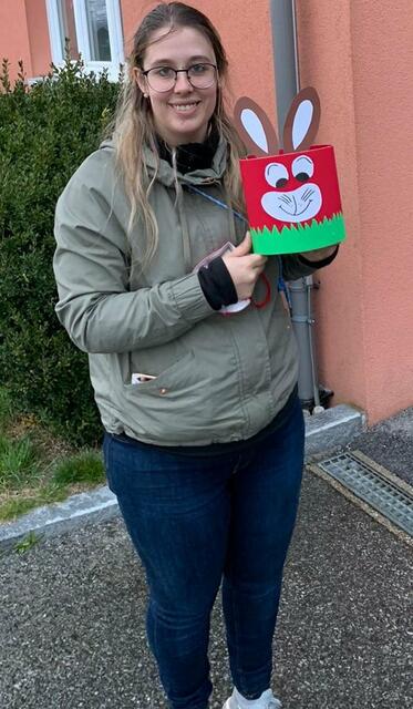 Denise Kralitschek, Vorsitzende der JG Großdietmanns, freut sich über die gelungene Osteraktion.