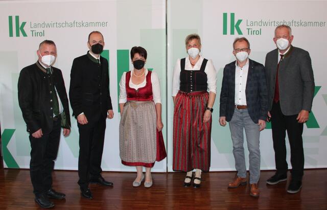 Der neue Vorstand der Landwirtschaftskammer Tirol: Elmar Monz, Josef Hechenberger, Helga Brunschmid, Monika Garber, Martin Mayerl und Thomas Schweigl (v.l.) | Foto: LK Tirol/Suitner