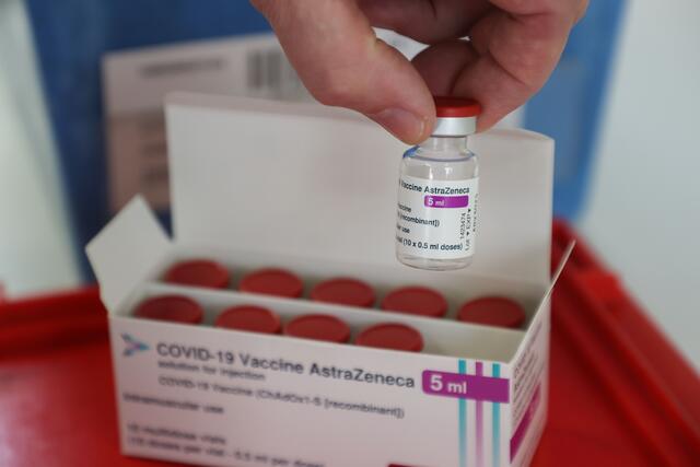Europäische Arzneimittelagentur sieht möglichen Zusammenhang mit sehr seltenen Thrombosen, hält aber am Impfstoff fest.