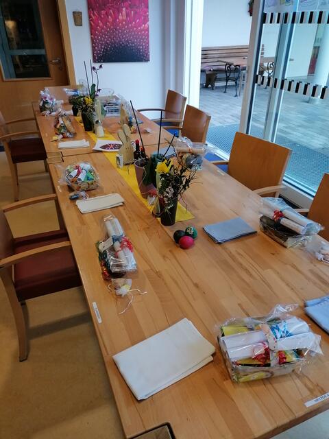 96 der 125 Osternestchen wurden im Heim Santa Katharina in Ried i. O. an die Bewohner verteilt. | Foto: Conny Strobl