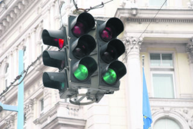 Mit einer Programmänderung der Ampelschaltung will man an der Kreuzung Katsushikastraße/Brünner Straße den Stau entschärfen. | Foto: Klenner