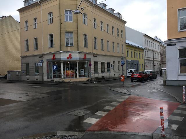 Die Schubertstraße wird nun doch nicht begrünt und bleibt damit wie das ganze Neustadtviertel grau. | Foto: BRS/Diabl