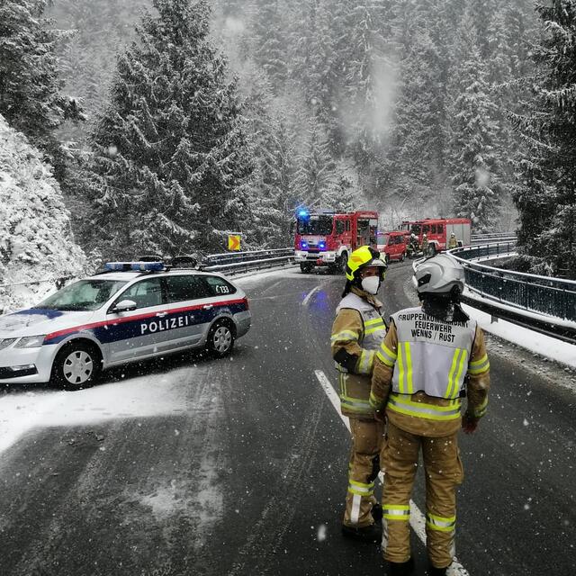Die Einsatzkräfte arbeiteten sehr gut zusammen, auch die Ersthelfer zeigten große Zivilcourage. | Foto: ÖA TEAM FF WENNS