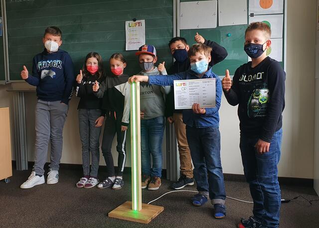 Das Messgerät Lufti hat Lehrpersonen und Kinder durch einfache Installation und spielerische Integration im Unterricht überzeugt. Das Hauptargument: Lufti zeigt genau an, wann gelüftet werden soll. | Foto: Gerhard Köhle, Smartlix