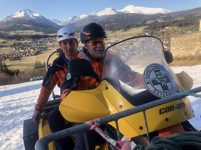 Roland Bock (re.) ist der Quad-Beauftragte der Bergrettung Tamsweg. Am Sozius ist Ortsstellenleiter Peter Gappmaier. | Foto: Peter J. Wieland