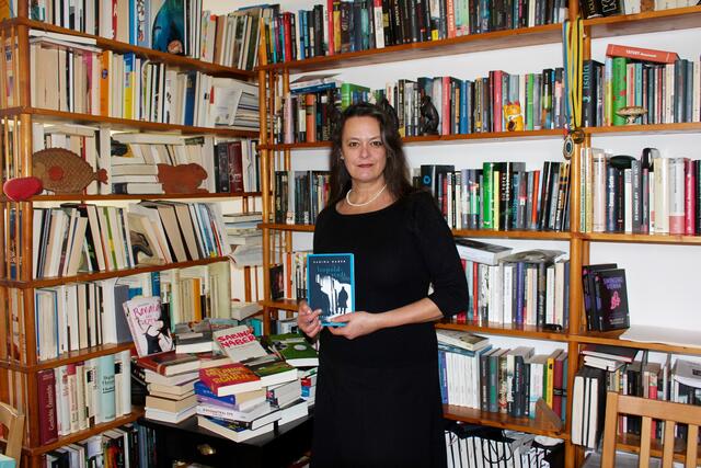 Sabina Naber mit ihrem neuen 60er-Jahre-Krimi "Leopoldstadt": Er ist bereits ihr 13. Buch.