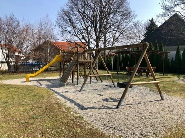 Spielplatz Rading neben dem Friedhof hinter der Augasse | Foto: Walter Art