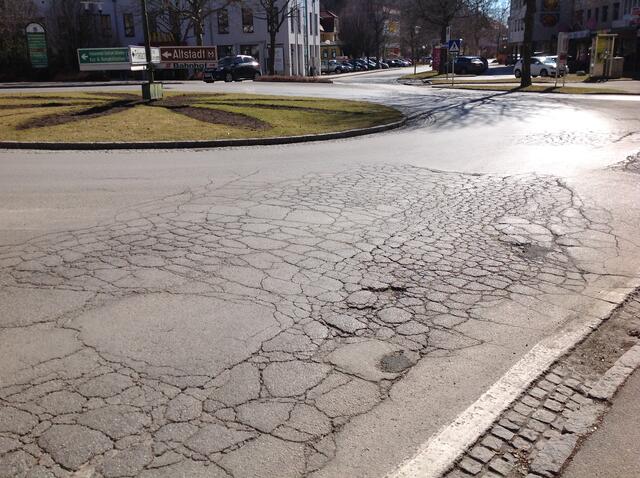 Dringend saniert werden muss der Kreisverkehr im Zentrum der Stadt Althofen. Die Kosten belaufen sich auf 900.000 Euro. | Foto: Land Kärnten/Abteilung 9
