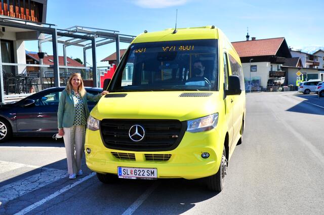 Auch Bürgermeisterin Johanna Obojes-Rubatscher aus Oberperfuss freut sich über das tolle Serviceangebot. | Foto: Hassl