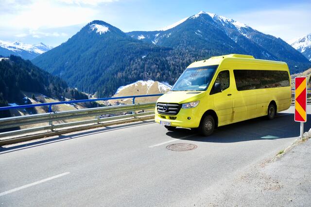 So schaut der moderne "gelbe Alpenflitzer" aus, der täglich mehrmals von Grinzens über Sellrain nach Oberperfuss und retour fährt! | Foto: Hassl