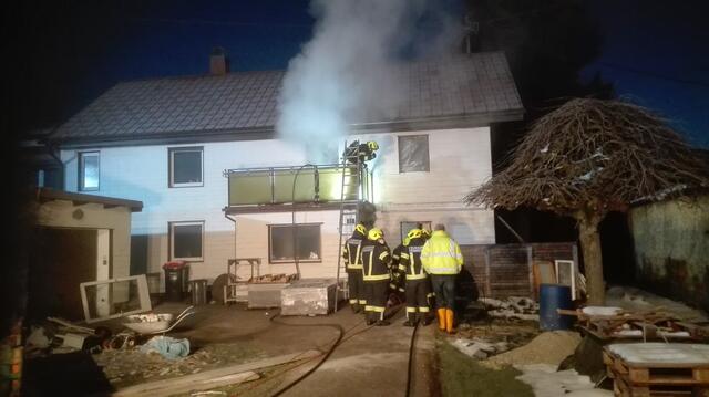 Die Feuerwehr konnte den Brand wieder unter Kontrolle bringen. | Foto: FF Frankenburg