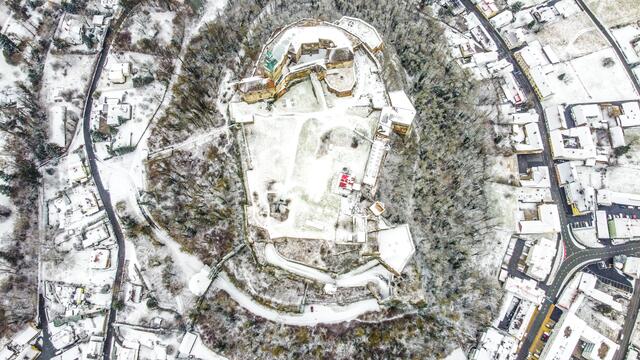 Die Drohnenfotografie ermöglicht völlig neue Blickwinkel, hier auf die Burg Güssing.
