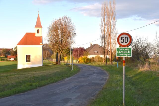 Im Vorjahr wurde die Straße in Unterlangzeil erneuert, heuer ist der Abschnitt in Mitterlangzeil an der Reihe. | Foto: Martin Wurglits