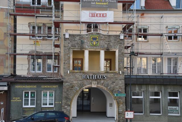 Das Güssinger Rathaus wird Stück für Stück renoviert. Im Herbst werden die Arbeiten abgeschlossen und alle Räume bezugsfertig sein. | Foto: Martin Wurglits