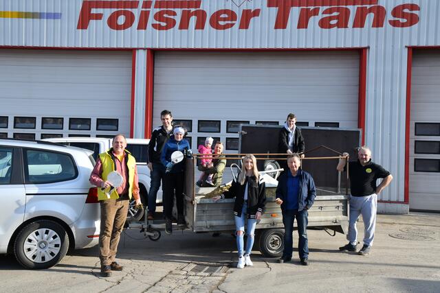 Von li: LAbg und Bezirksobmann des ÖAAB Urfahr-Umgebung, Bürgermeister Josef Rathgeb, Johannes Getzinger mit Sohn Fabian Getzinger, Gerhard Braun mit Tochter Katharina, Claudia und Josef Foisner (Fa. Foisner Trans), Lucas Hochreiter und ÖAAB Obmann von Oberneukirchen-Waxenberg-Traberg, Thomas Hochreiter-Moik, Foto: Erika Ganglberger