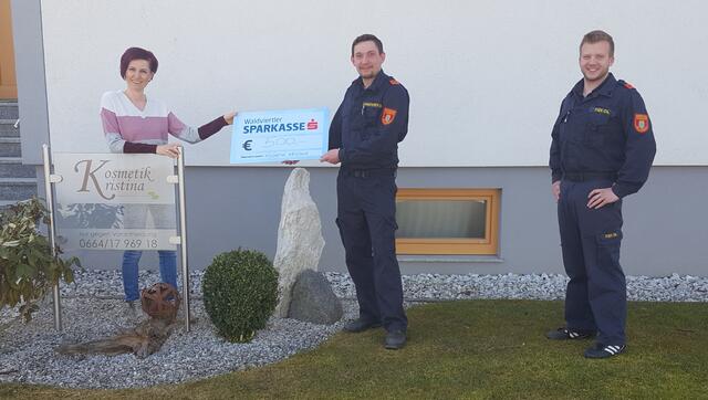 Kristina Burggraf, Kommandant Manfred Langsteiner und sein Stellvertreter Christian Fidi.