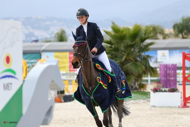 Josefina Goëss-Saurau gewinnt im CSI3* über 1,30 m und erreicht in Summe 11 Platzierungen.