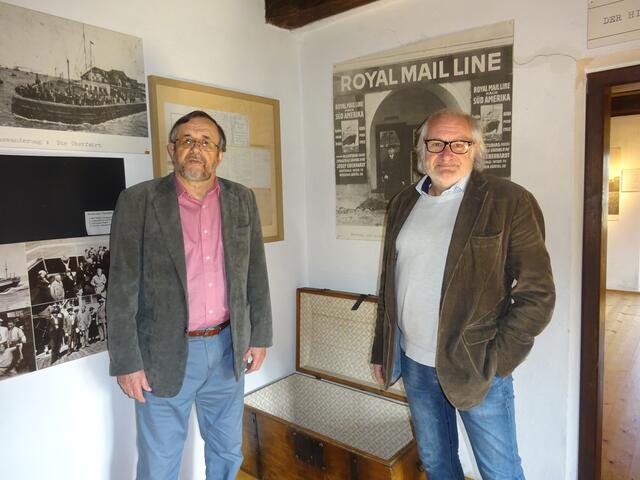 Schauspieler und Autor Michael Schottenberg (rechts) recherchierte für sein Buch "100 Jahre Burgenland" bei Erwin Weinhofer im Museum. | Foto: Burgenländische Gemeinschaft