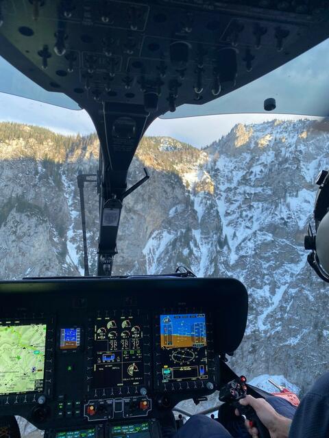 Die Flugrettung im Einsatz für drei leichtsinnige Bergsteiger.