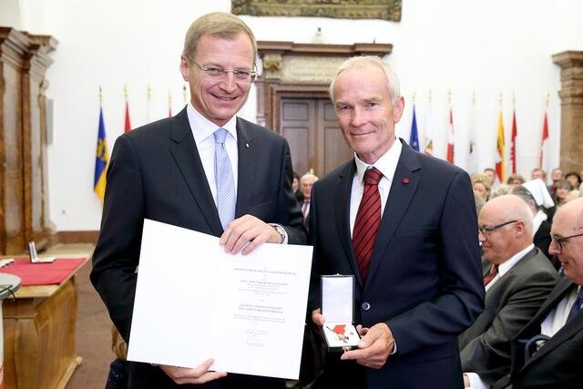 2017 wurde Oskar Meggeneder mit dem Goldenen Verdienstkreuz des Landes OÖ ausgezeichnet.