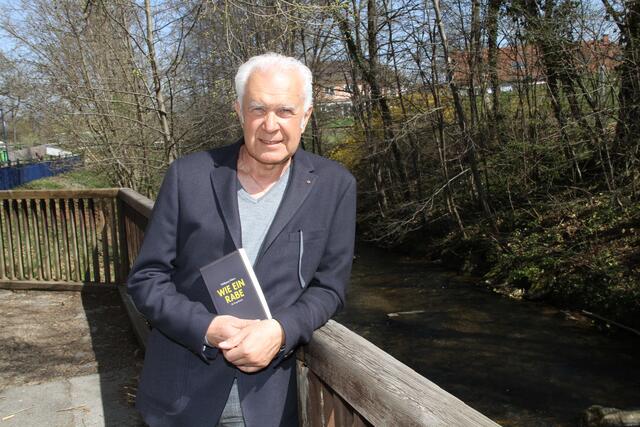 Wolfgang Pollanz: „Die Lyrics dieser (durchwegs) englischsprachigen Lieder bilden den Hintergrund der 66 Short-Stories.“ | Foto: Josef Fürbass