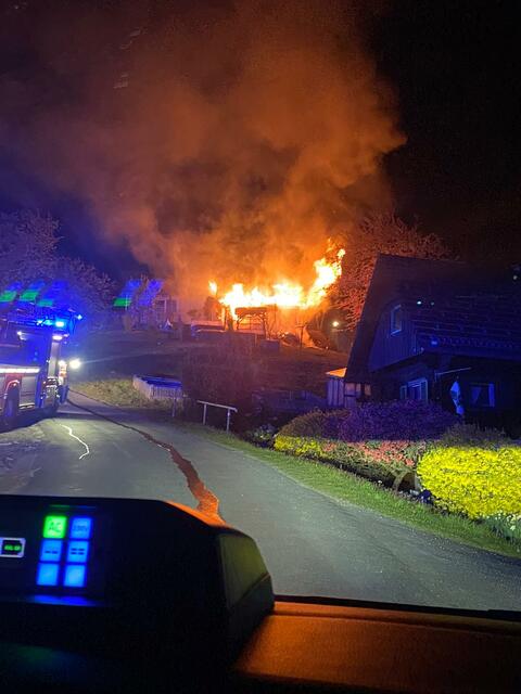 Weithin sichtbar waren die Flammen beim Gebäudebrand in Bad Gams.