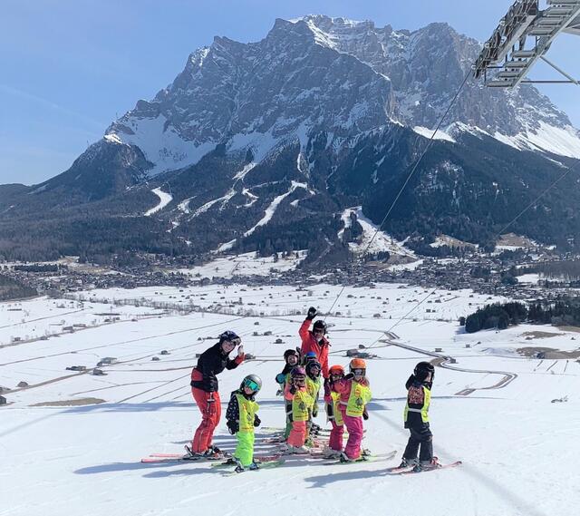 Die Kinder und die Trainer hatten eine Riesenfreude beim Skikurs am Grubigstein. | Foto: Skischule Snowpower
